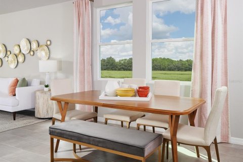 House in Palmetto, Florida 4 bedrooms, 201.41 sq.m. № 2166021 - photo 2