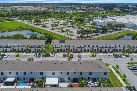 Townhouse in Florida City, Florida 4 bedrooms, 146.79 sq.m. № 1872412 - photo 22