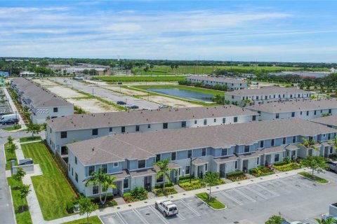 Townhouse in Florida City, Florida 4 bedrooms, 146.79 sq.m. № 1872412 - photo 19