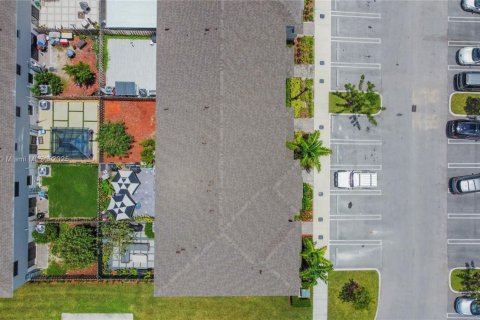 Townhouse in Florida City, Florida 4 bedrooms, 146.79 sq.m. № 1872412 - photo 20