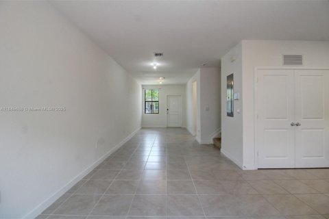 Townhouse in Florida City, Florida 4 bedrooms, 146.79 sq.m. № 1872412 - photo 7