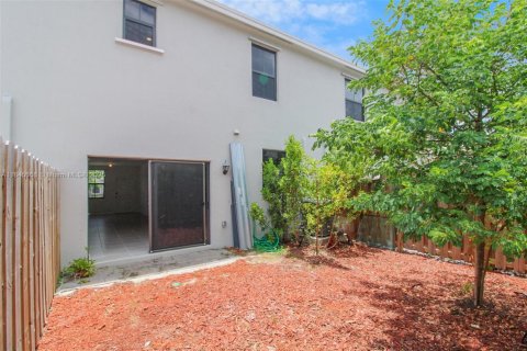 Townhouse in Florida City, Florida 4 bedrooms, 146.79 sq.m. № 1872412 - photo 14