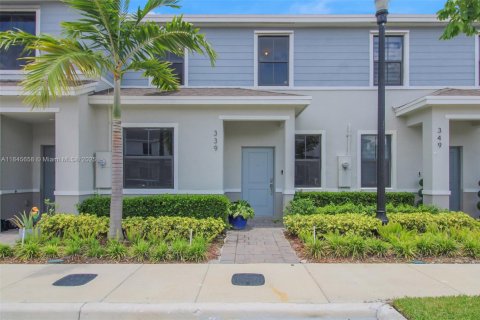Townhouse in Florida City, Florida 4 bedrooms, 146.79 sq.m. № 1872412 - photo 4