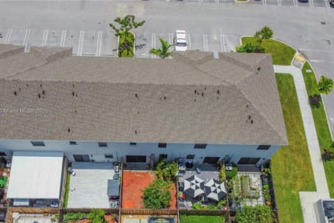 Townhouse in Florida City, Florida 4 bedrooms, 146.79 sq.m. № 1872412 - photo 21