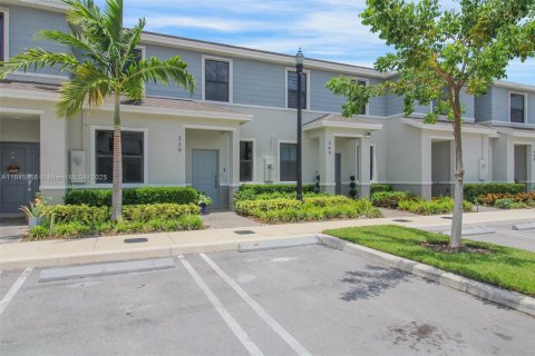 Townhouse in Florida City, Florida 4 bedrooms, 146.79 sq.m. № 1872412 - photo 2
