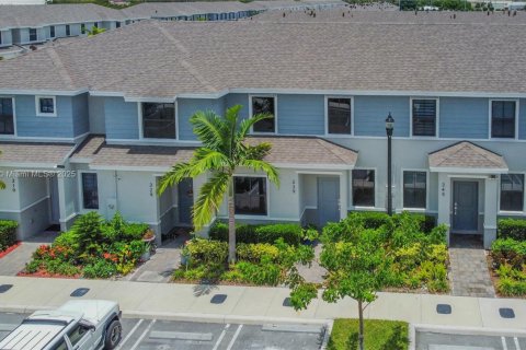 Townhouse in Florida City, Florida 4 bedrooms, 146.79 sq.m. № 1872412 - photo 16