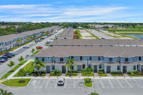Townhouse in Florida City, Florida 4 bedrooms, 146.79 sq.m. № 1872412 - photo 18