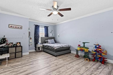 House in Lake Worth, Florida 6 bedrooms, 292.18 sq.m. № 1953646 - photo 18