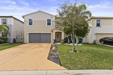 House in Lake Worth, Florida 6 bedrooms, 292.18 sq.m. № 1953646 - photo 6