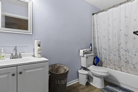 House in Lake Worth, Florida 6 bedrooms, 292.18 sq.m. № 1953646 - photo 17