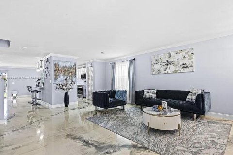 House in Lake Worth, Florida 6 bedrooms, 292.18 sq.m. № 1953646 - photo 12