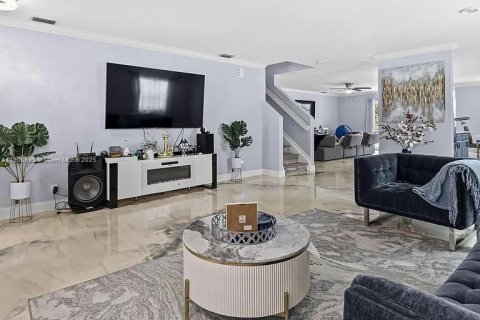 House in Lake Worth, Florida 6 bedrooms, 292.18 sq.m. № 1953646 - photo 4