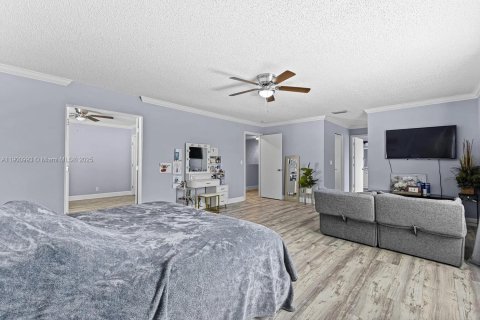 House in Lake Worth, Florida 6 bedrooms, 292.18 sq.m. № 1953646 - photo 9