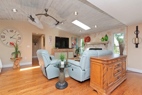 House in New Port Richey, Florida 4 bedrooms, 446.4 sq.m. № 1801705 - photo 17