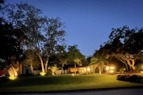 House in New Port Richey, Florida 4 bedrooms, 446.4 sq.m. № 1801705 - photo 1