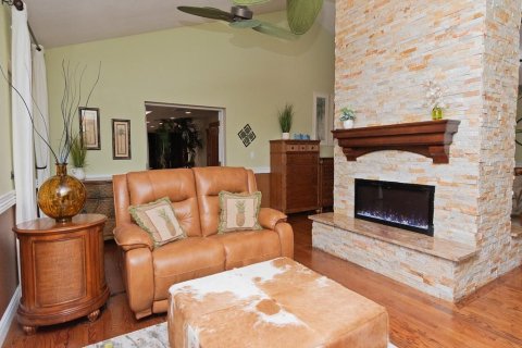 House in New Port Richey, Florida 4 bedrooms, 446.4 sq.m. № 1801705 - photo 27