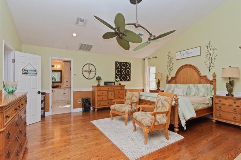 House in New Port Richey, Florida 4 bedrooms, 446.4 sq.m. № 1801705 - photo 25