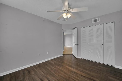 Condo in Jensen Beach, Florida, 3 bedrooms № 2350791 - photo 17