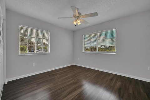Condo in Jensen Beach, Florida, 3 bedrooms № 2350791 - photo 23