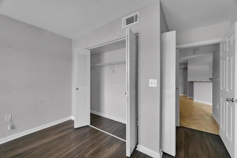 Condo in Jensen Beach, Florida, 3 bedrooms № 2350791 - photo 24