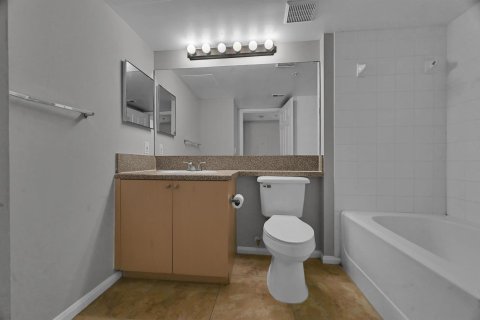 Condo in Jensen Beach, Florida, 3 bedrooms № 2350791 - photo 30