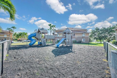 Condo in Jensen Beach, Florida, 3 bedrooms № 2350791 - photo 11