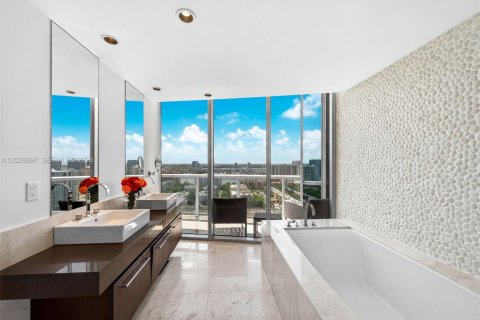 Copropriété à vendre à Sunny Isles Beach, Floride: 3 chambres, 181.72 m2 № 2185915 - photo 12