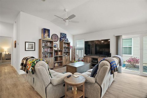 House in The Villages, Florida 2 bedrooms, 116.78 sq.m. № 1530716 - photo 11