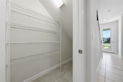 Touwnhouse à louer à Orlando, Floride: 4 chambres, 172.89 m2 № 2430676 - photo 10