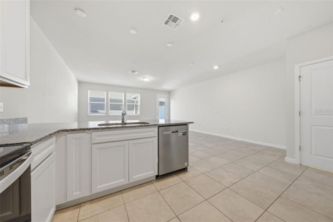 Touwnhouse à louer à Orlando, Floride: 4 chambres, 172.89 m2 № 2430676 - photo 7