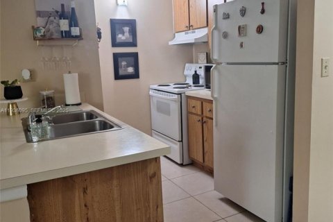 Condo in Coral Springs, Florida  № 1994236 - photo 7