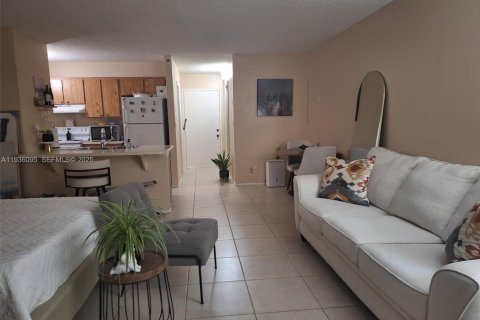 Condo in Coral Springs, Florida  № 1994236 - photo 8