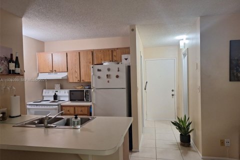 Condo in Coral Springs, Florida  № 1994236 - photo 2
