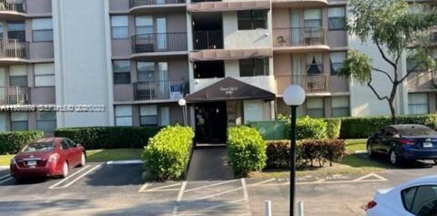 Studio in the Condo in Coral Springs, Florida  № 1994236