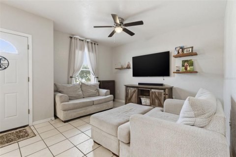 Commercial property in New Port Richey, Florida 6 bedrooms, 233.93 sq.m. № 2094741 - photo 18