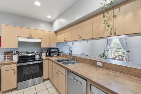 Commercial property in New Port Richey, Florida 6 bedrooms, 233.93 sq.m. № 2094741 - photo 15