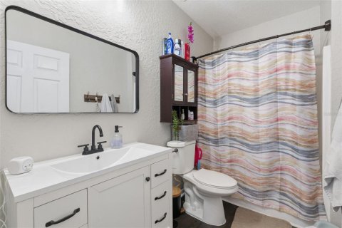 Commercial property in New Port Richey, Florida 6 bedrooms, 233.93 sq.m. № 2094741 - photo 8