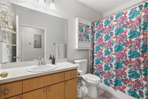 Commercial property in New Port Richey, Florida 6 bedrooms, 233.93 sq.m. № 2094741 - photo 21