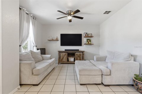 Commercial property in New Port Richey, Florida 6 bedrooms, 233.93 sq.m. № 2094741 - photo 19