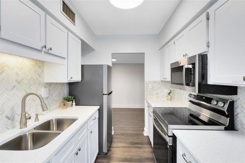 Condominio en venta en Maitland, Florida, 2 dormitorios, 75.81 m2 № 1618805 - foto 3