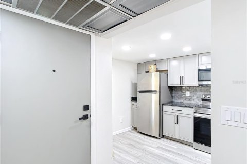 Condo in Largo, Florida, 2 bedrooms  № 1690146 - photo 4