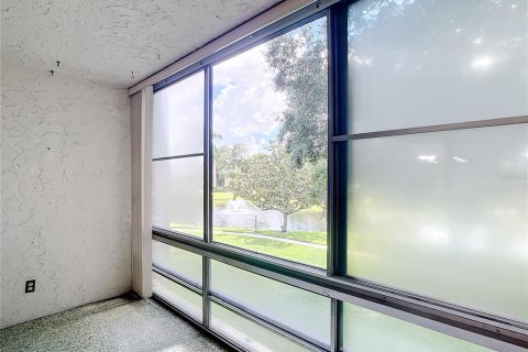 Condo in Largo, Florida, 2 bedrooms  № 1690146 - photo 25
