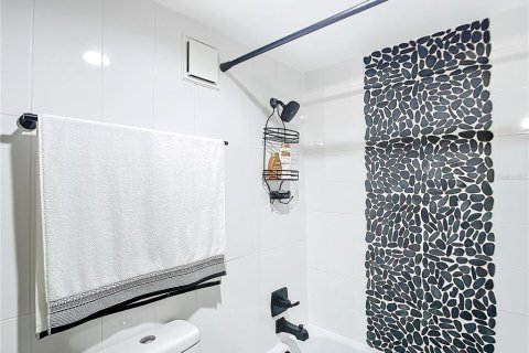 Condo in Largo, Florida, 2 bedrooms  № 1690146 - photo 19