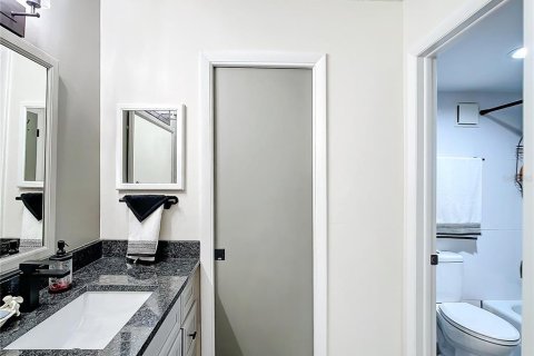 Condo in Largo, Florida, 2 bedrooms  № 1690146 - photo 17