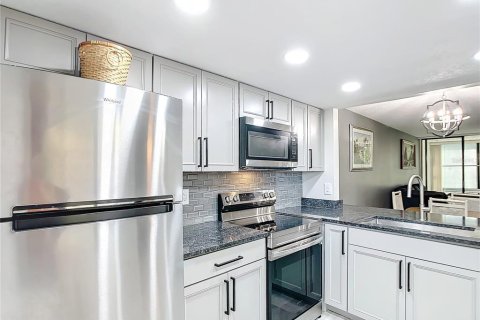 Condo in Largo, Florida, 2 bedrooms  № 1690146 - photo 7