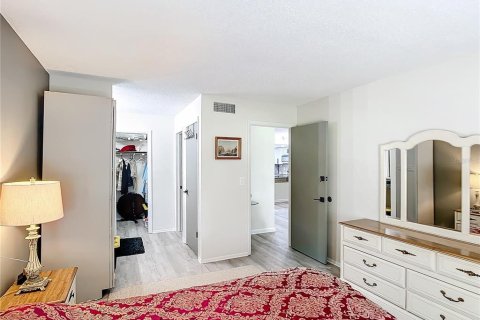 Condo in Largo, Florida, 2 bedrooms  № 1690146 - photo 14