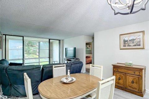 Condo in Largo, Florida, 2 bedrooms  № 1690146 - photo 11