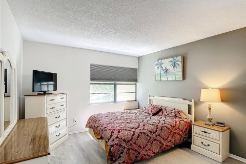 Condo in Largo, Florida, 2 bedrooms  № 1690146 - photo 15