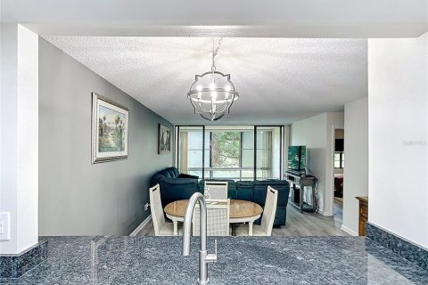 Condo in Largo, Florida, 2 bedrooms  № 1690146 - photo 8