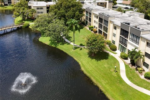 Condo in Largo, Florida, 2 bedrooms  № 1690146 - photo 27